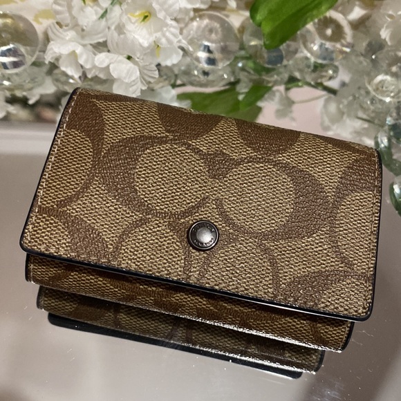 Coach Signature Five Ring Case - Picture 4 of 16